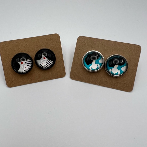 Classic Edgy Round Stud Earrings - Retro Stylish Stud Earrings set of two - Picture 7 of 13